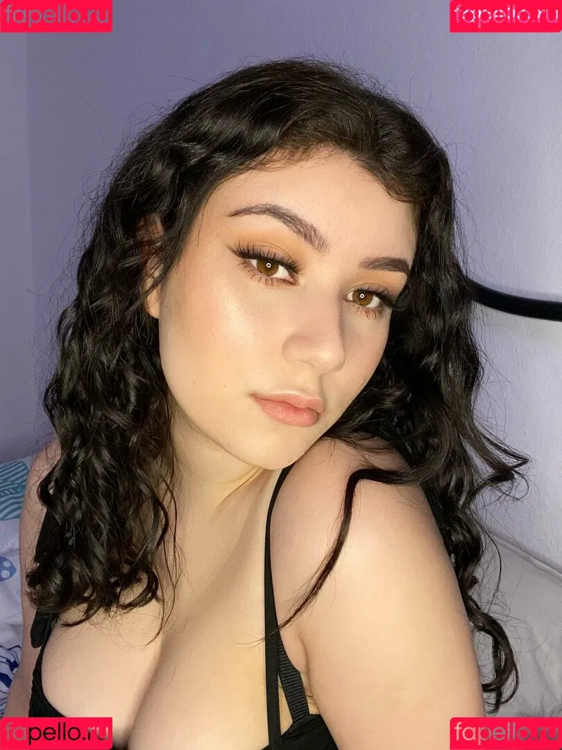 Yazzi Onlyfans Photo Gallery 