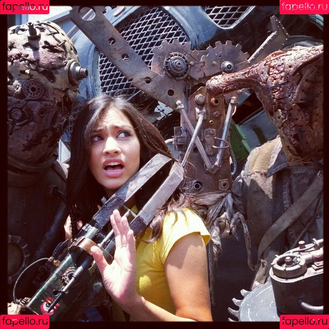 Janina Gavankar Onlyfans Photo Gallery 