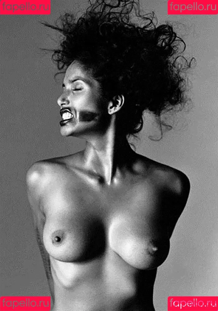 Padma Lakshmi Onlyfans Photo Gallery 