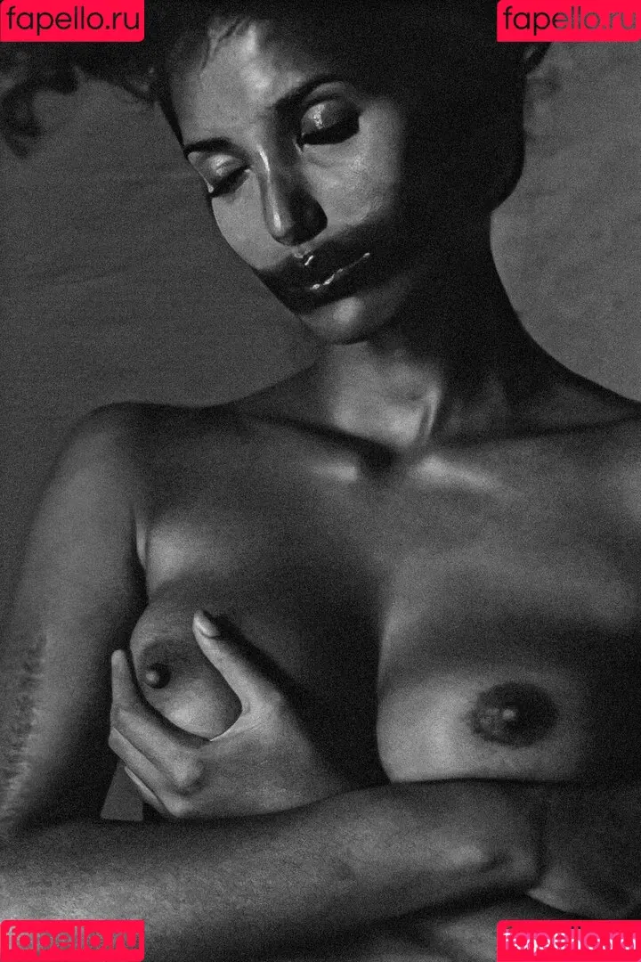 Padma Lakshmi Onlyfans Photo Gallery 