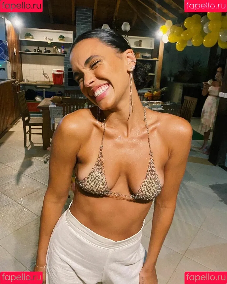 Giovana Cordeiro Onlyfans Photo Gallery 