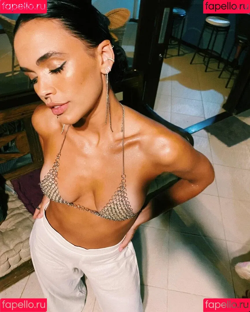 Giovana Cordeiro Onlyfans Photo Gallery 