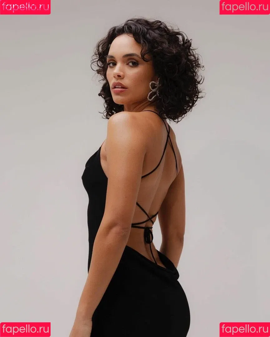 Giovana Cordeiro Onlyfans Photo Gallery 