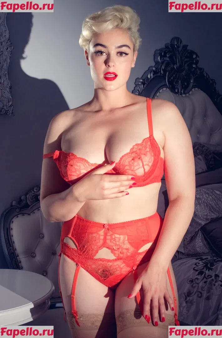 Stefania Ferrario Onlyfans Photo Gallery 