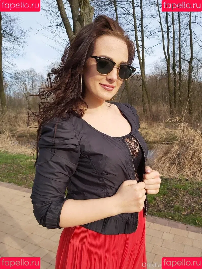 nylnes Onlyfans Photo Gallery 