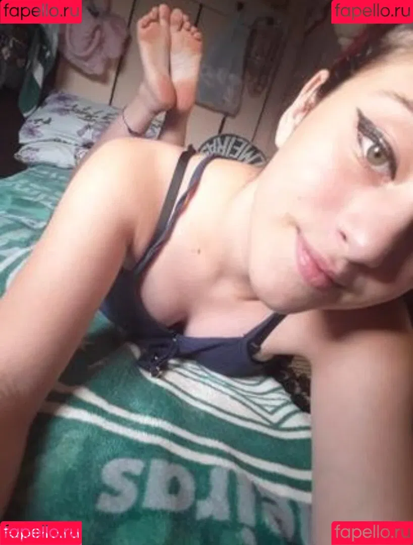 Pezinhos Da Jhenny Onlyfans Photo Gallery 