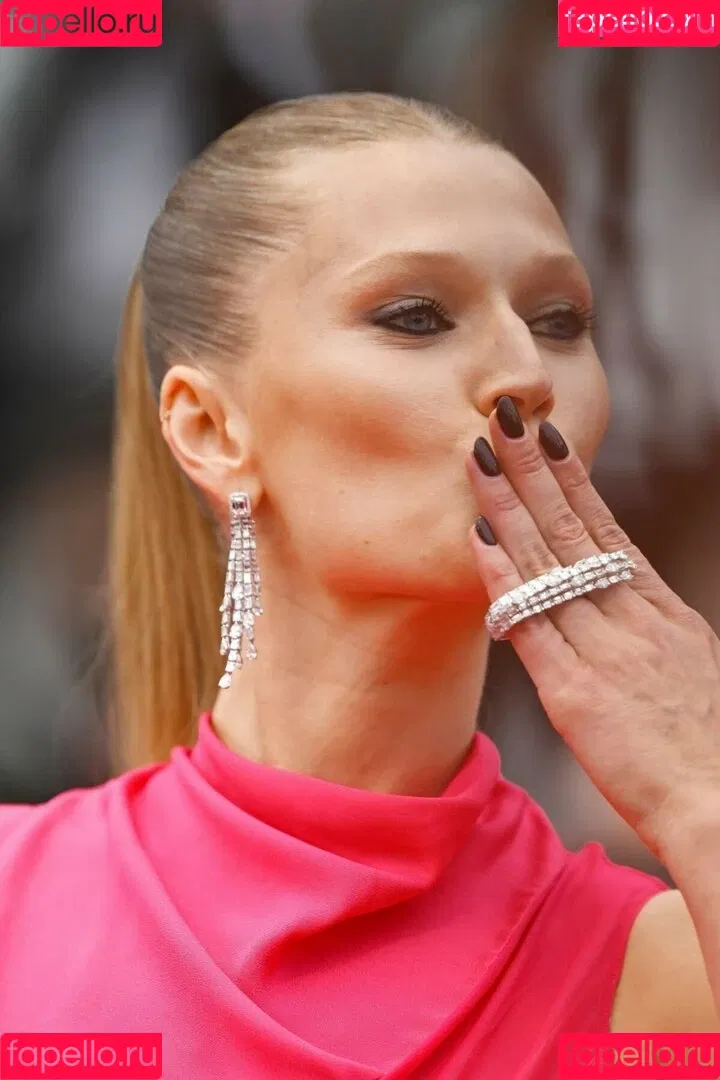Toni Garrn Onlyfans Photo Gallery 
