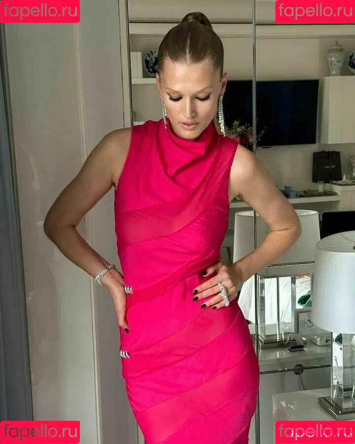 Toni Garrn Onlyfans Photo Gallery 