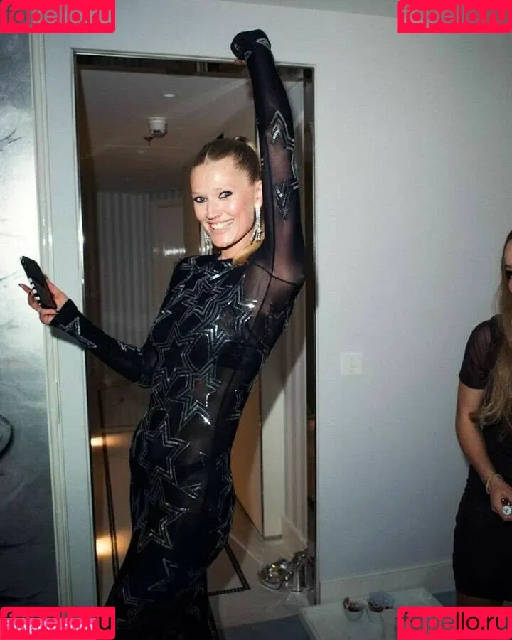 Toni Garrn Onlyfans Photo Gallery 