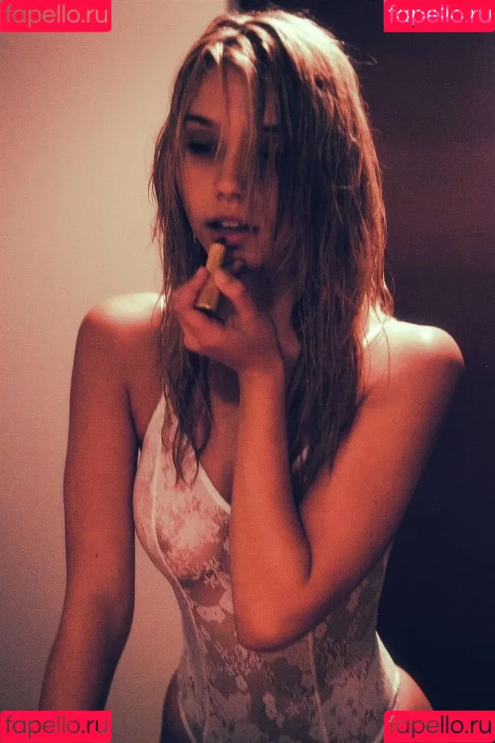 Alexis Ren Onlyfans Photo Gallery 
