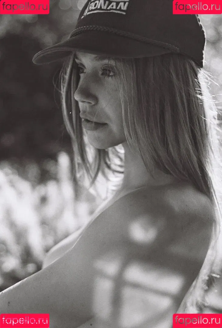 Alexis Ren Onlyfans Photo Gallery 