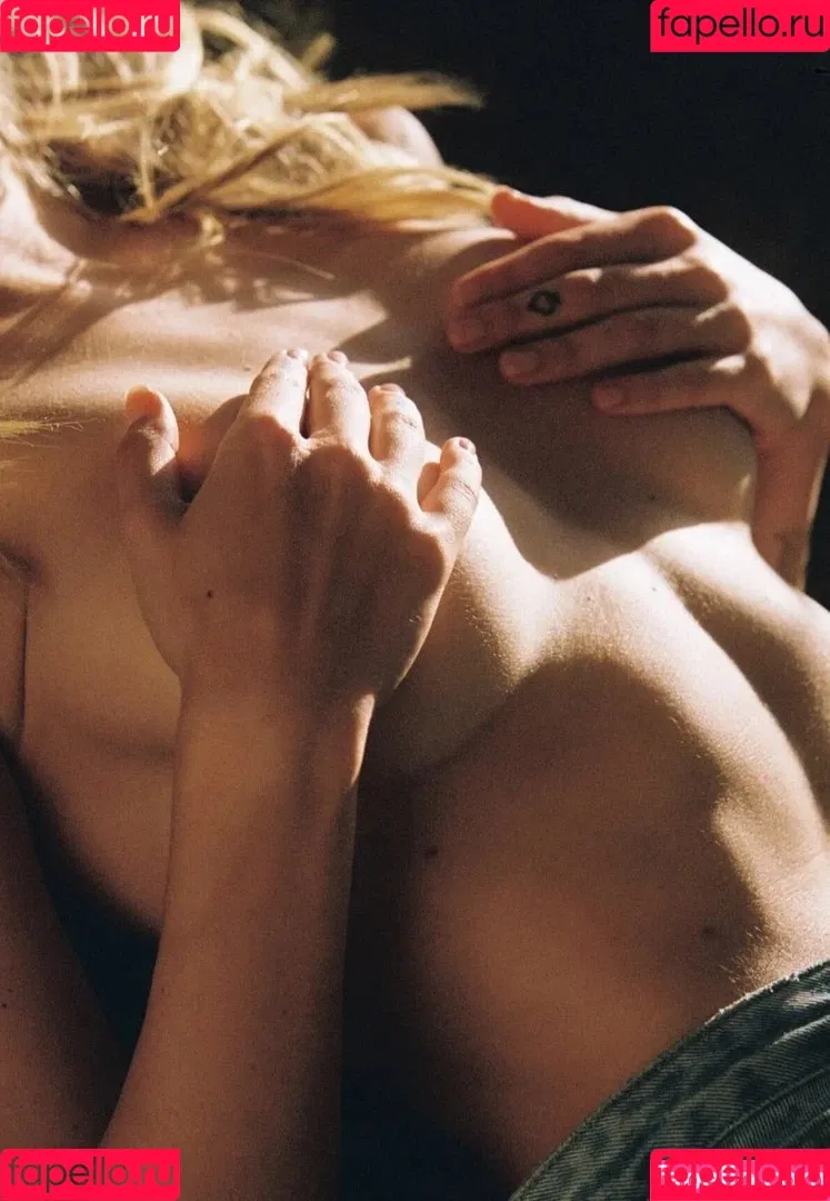 Alexis Ren Onlyfans Photo Gallery 