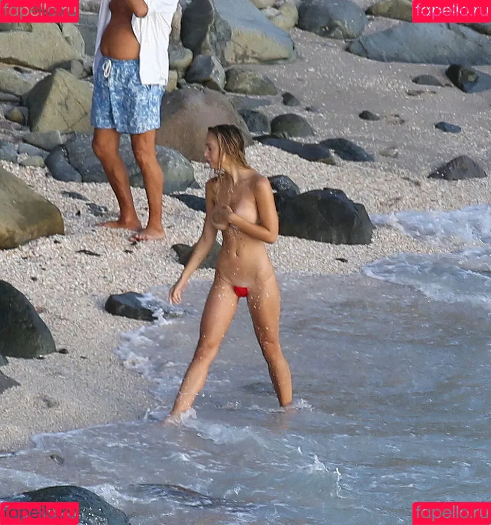 Alexis Ren Onlyfans Photo Gallery 