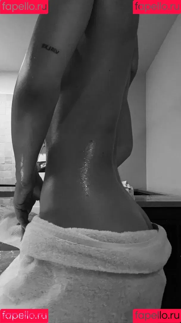 Alexis Ren Onlyfans Photo Gallery 