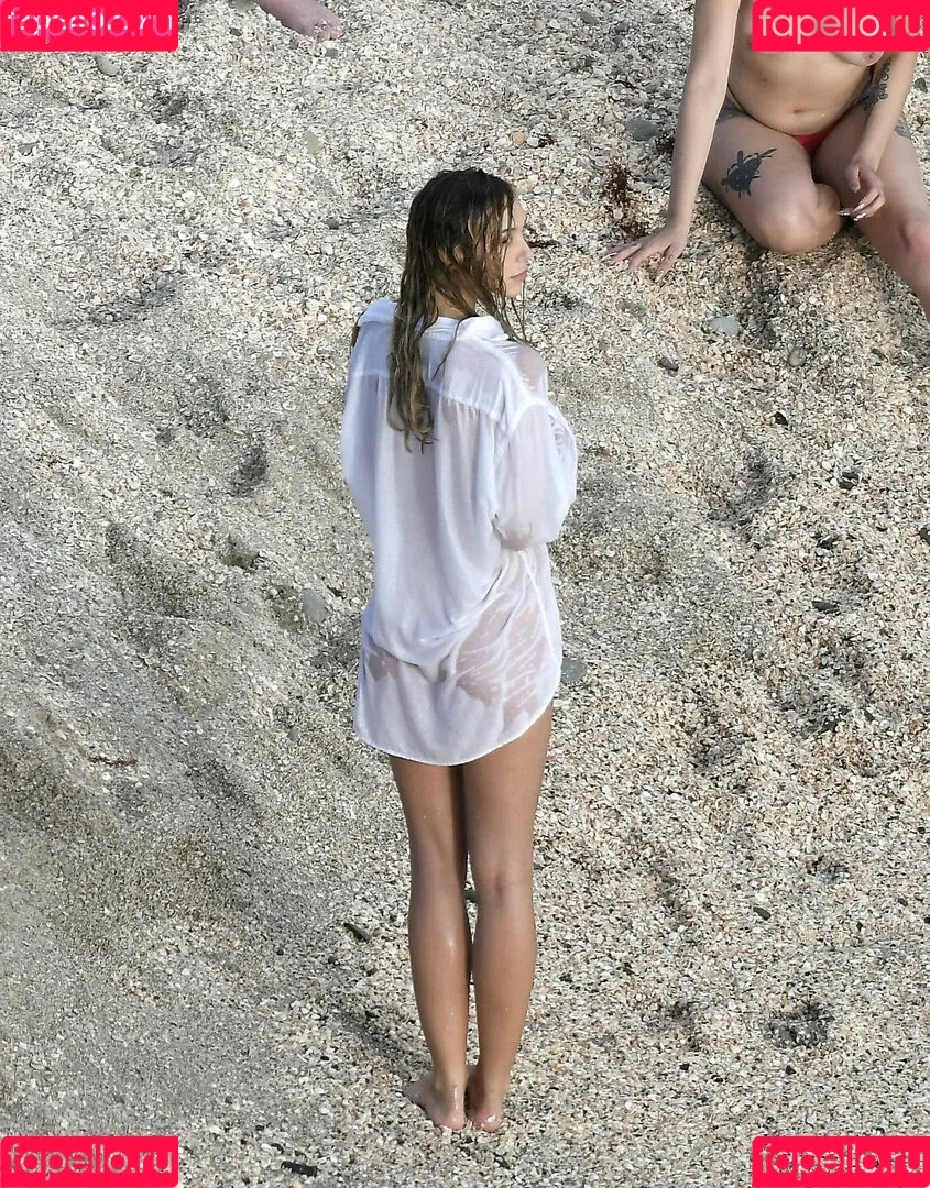 Alexis Ren Onlyfans Photo Gallery 