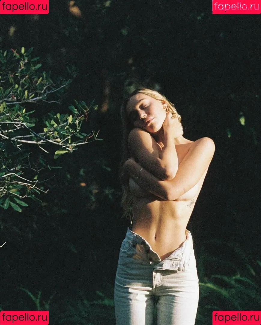 Alexis Ren Onlyfans Photo Gallery 