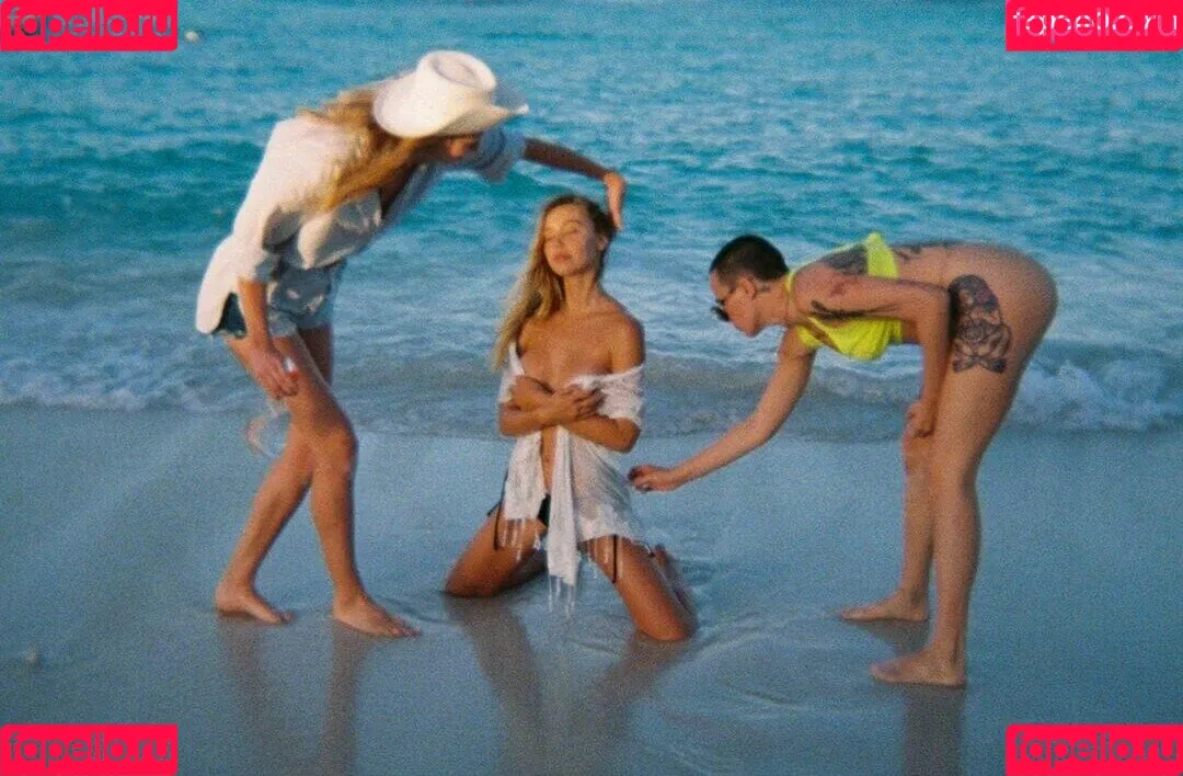 Alexis Ren Onlyfans Photo Gallery 