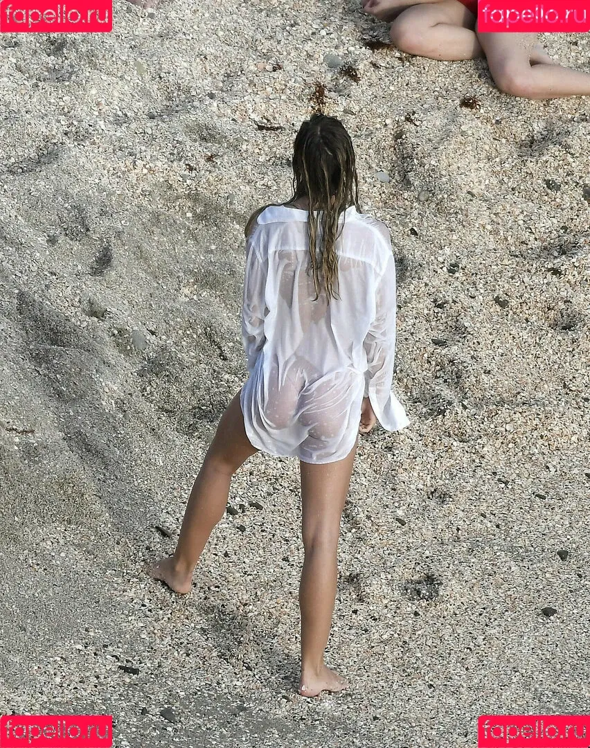 Alexis Ren Onlyfans Photo Gallery 