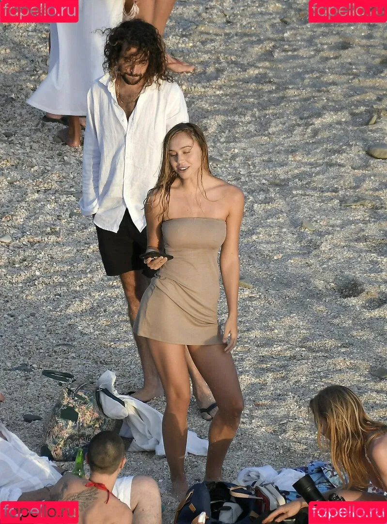 Alexis Ren Onlyfans Photo Gallery 