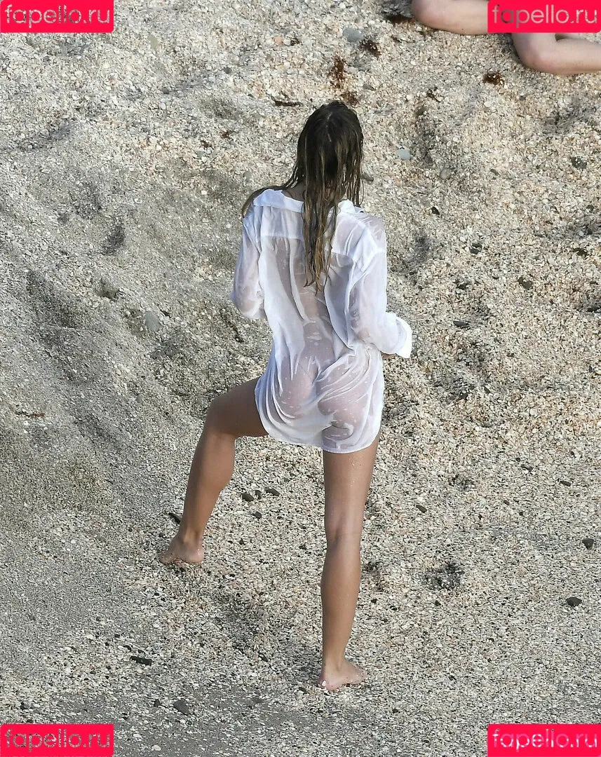 Alexis Ren Onlyfans Photo Gallery 