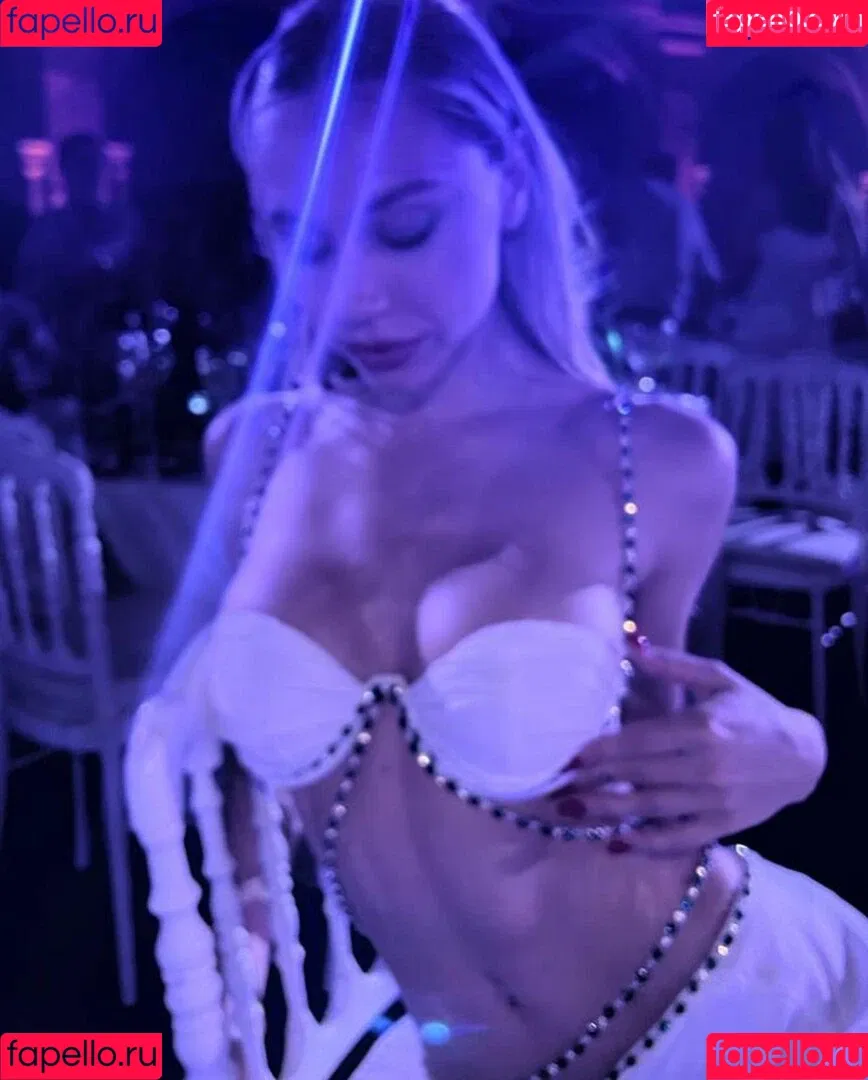 Alexis Ren Onlyfans Photo Gallery 
