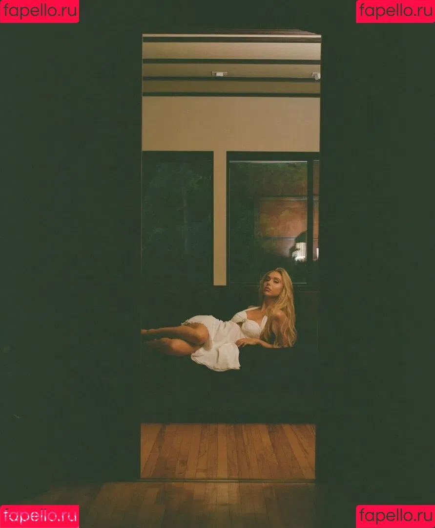 Alexis Ren Onlyfans Photo Gallery 