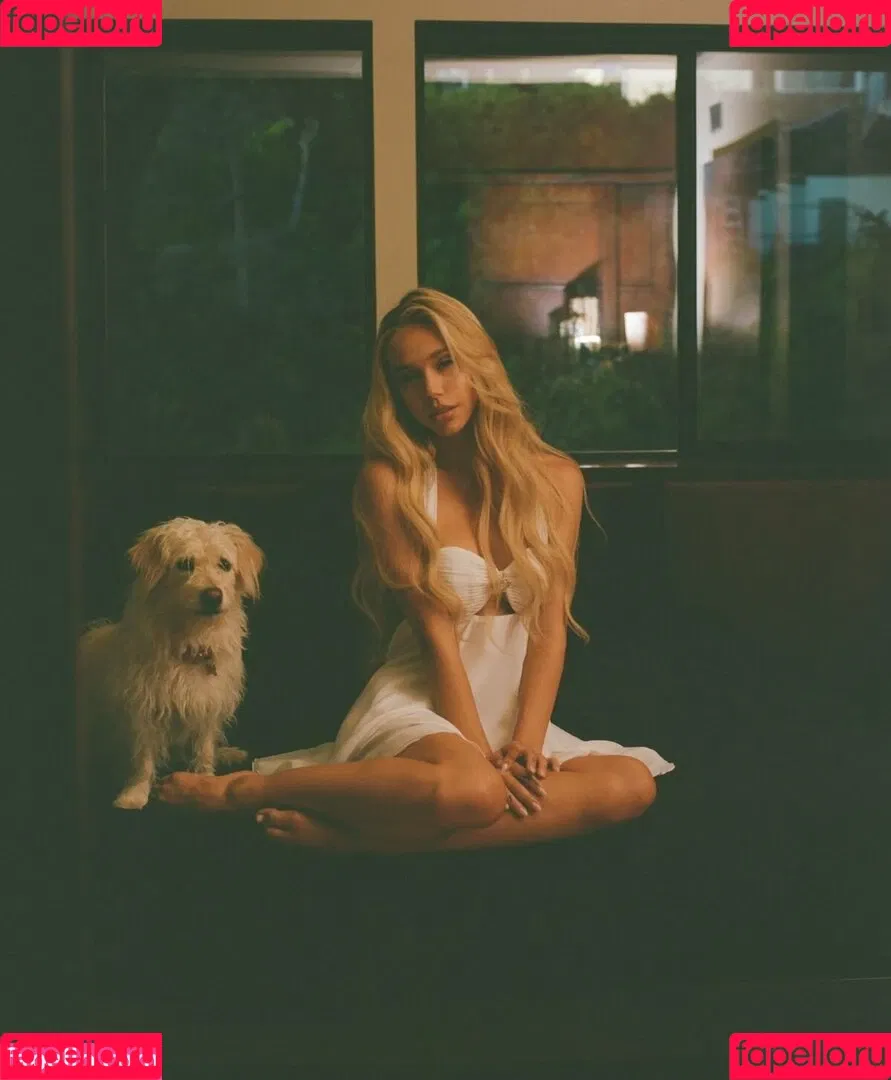 Alexis Ren Onlyfans Photo Gallery 
