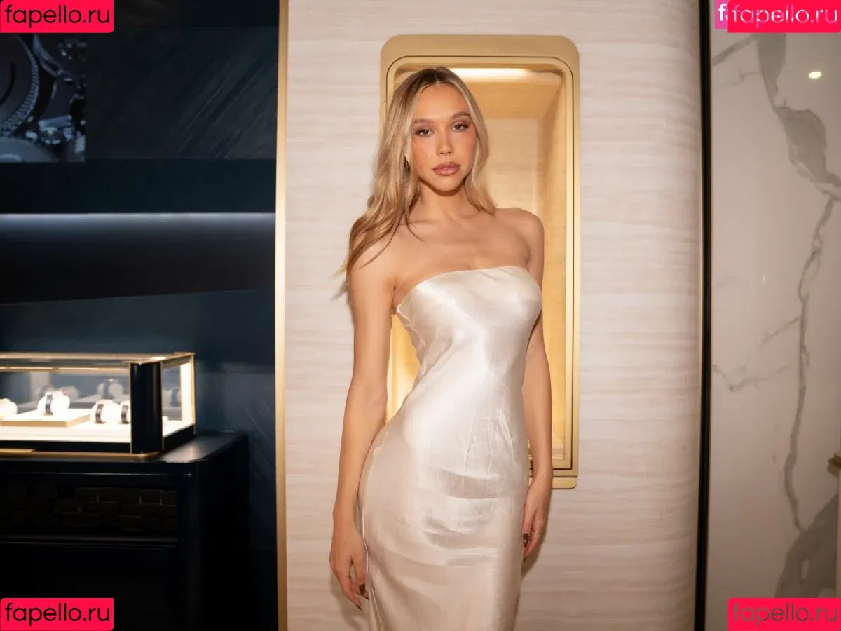 Alexis Ren Onlyfans Photo Gallery 