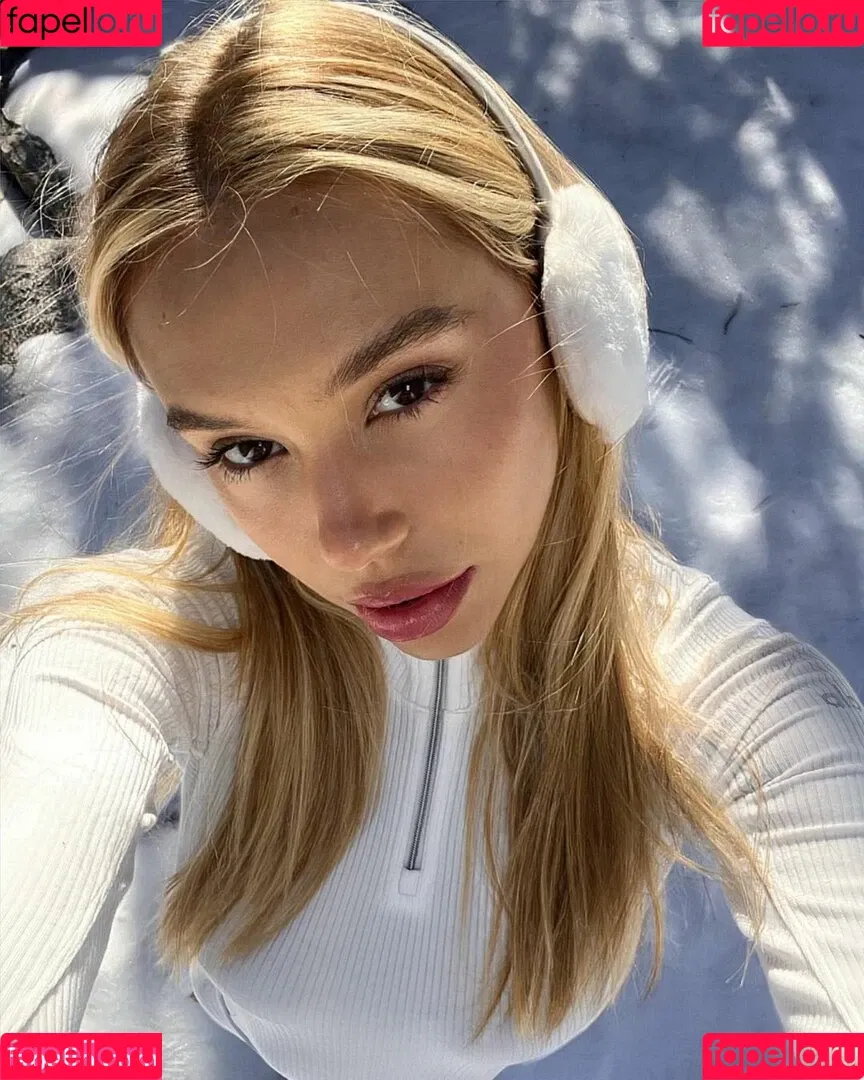 Alexis Ren Onlyfans Photo Gallery 