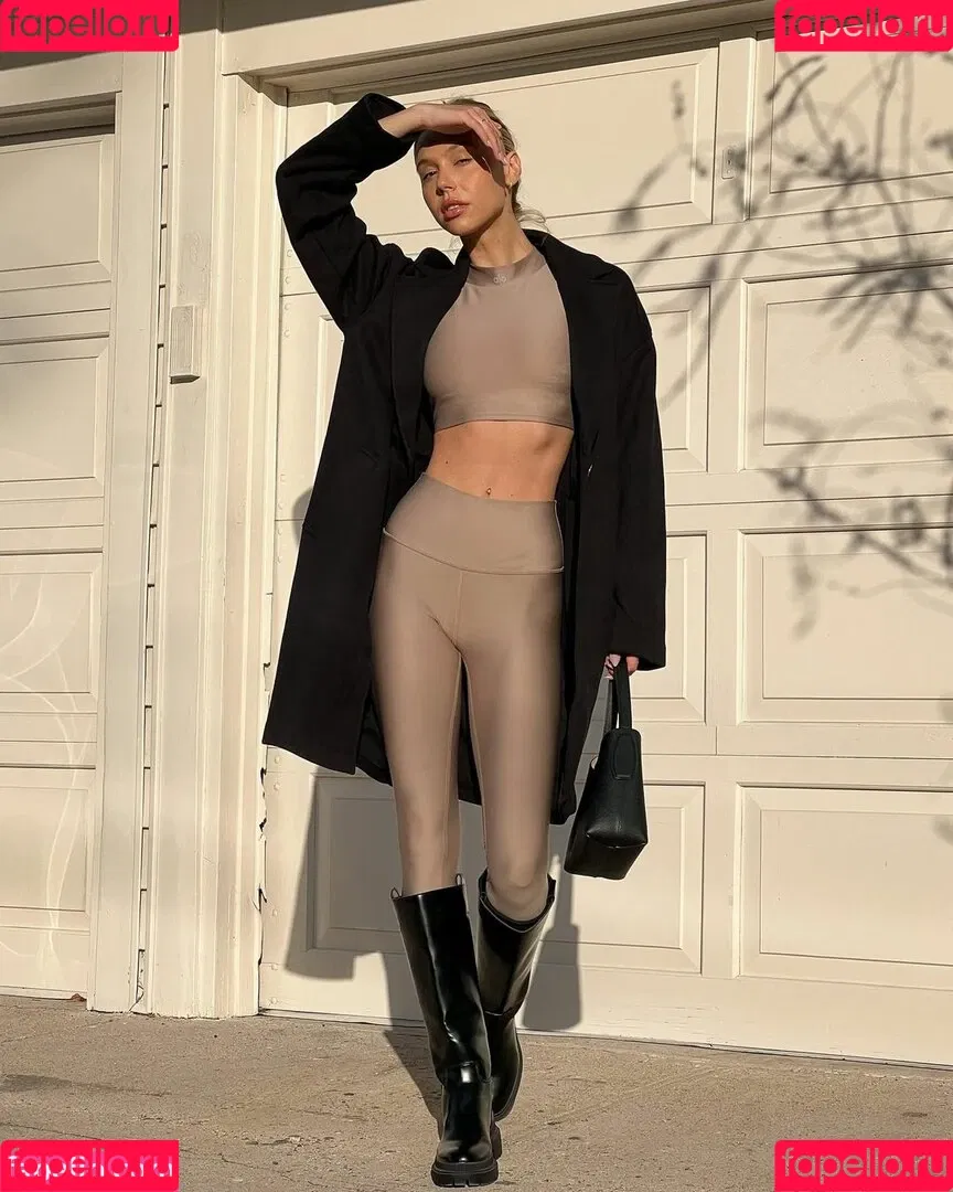 Alexis Ren Onlyfans Photo Gallery 