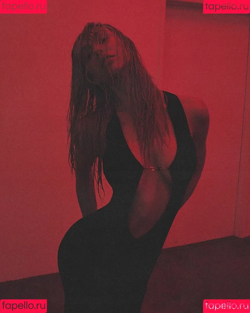 Alexis Ren Onlyfans Photo Gallery 
