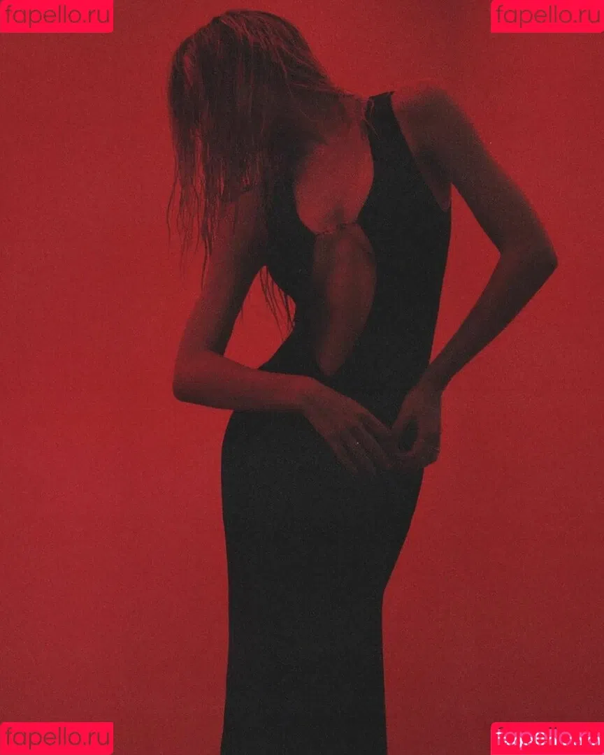 Alexis Ren Onlyfans Photo Gallery 