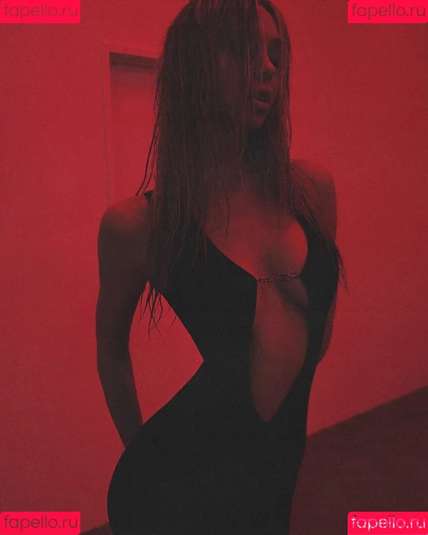 Alexis Ren Onlyfans Photo Gallery 