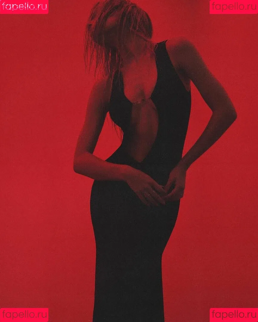 Alexis Ren Onlyfans Photo Gallery 