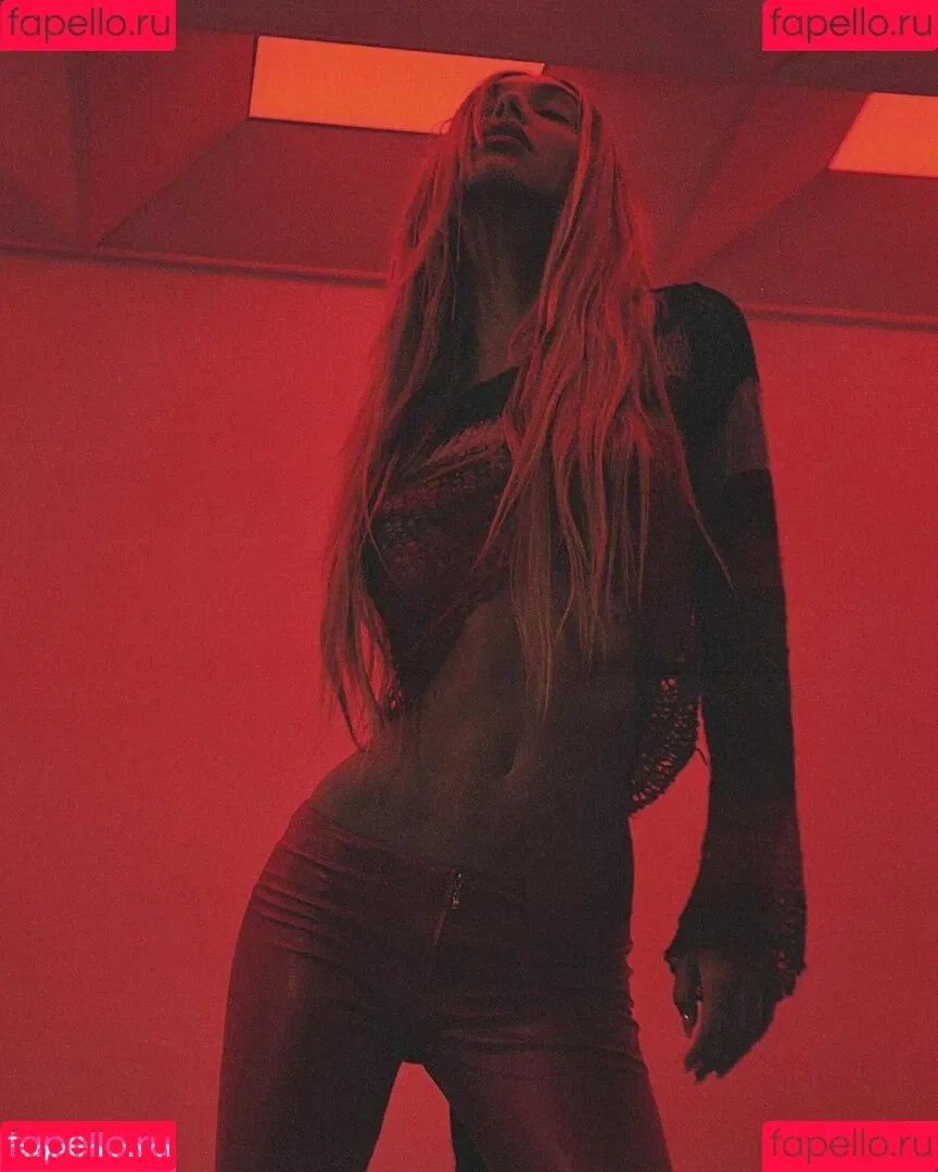 Alexis Ren Onlyfans Photo Gallery 