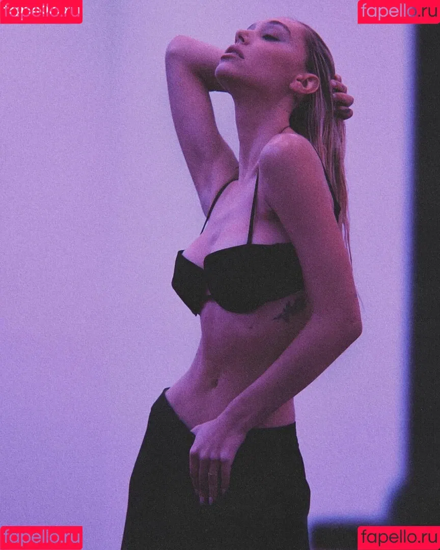 Alexis Ren Onlyfans Photo Gallery 