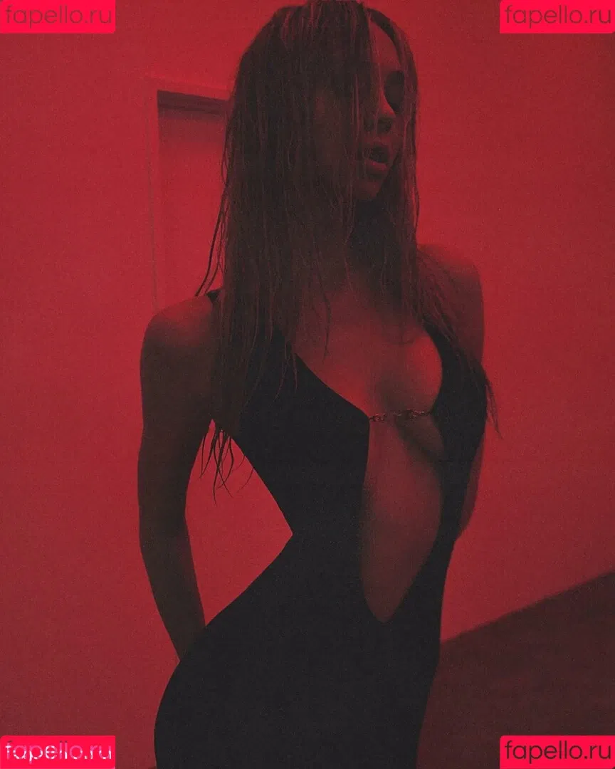 Alexis Ren Onlyfans Photo Gallery 