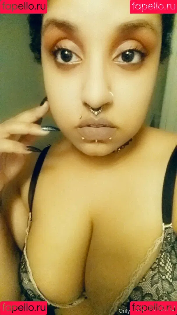 raeraejiggles Onlyfans Photo Gallery 