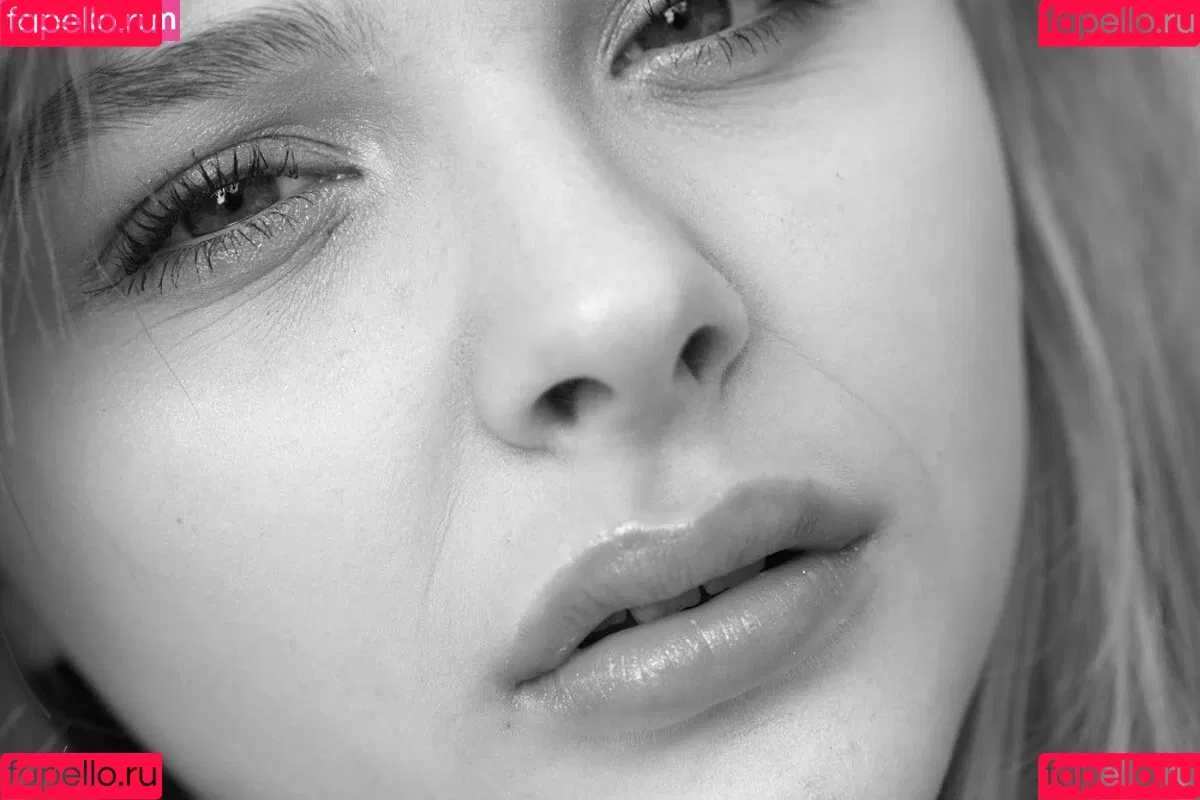 Chloë Grace Moretz Onlyfans Photo Gallery 