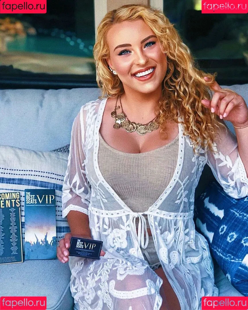 Caroline Wall Onlyfans Photo Gallery 