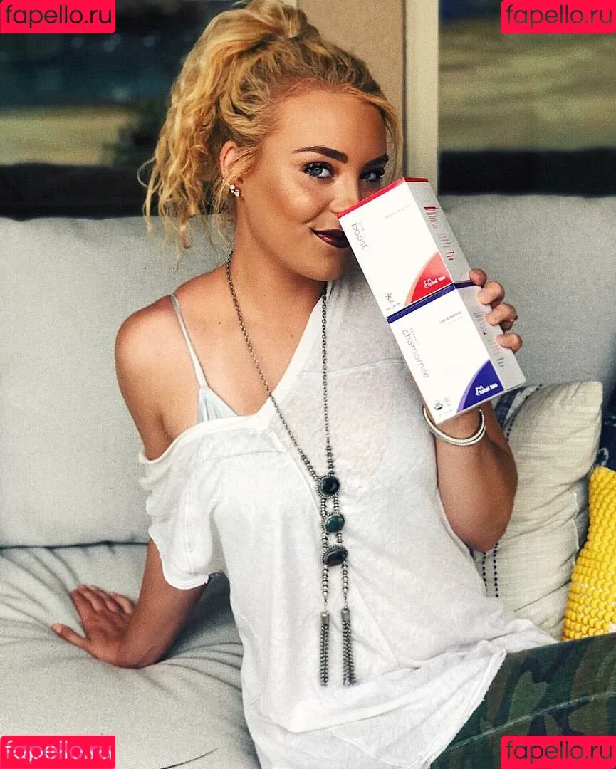 Caroline Wall Onlyfans Photo Gallery 