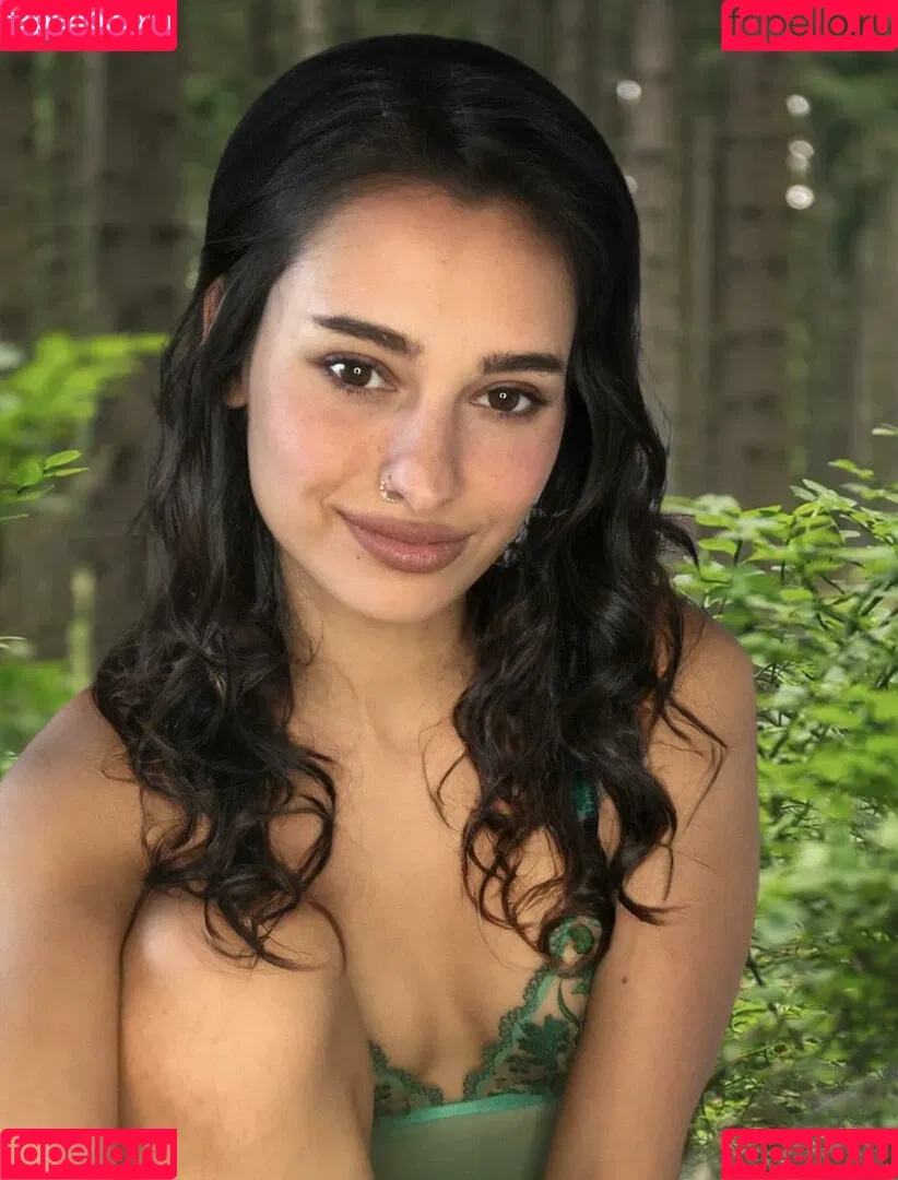 Li-lana Onlyfans Photo Gallery 