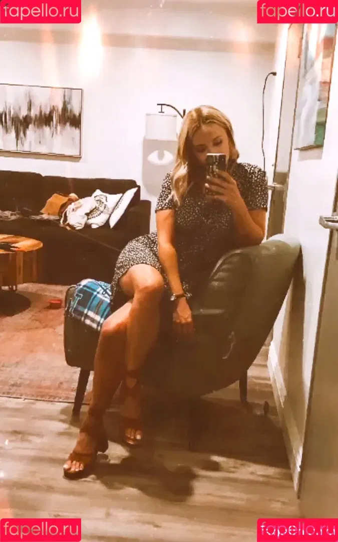 Emily Osment Onlyfans Photo Gallery 