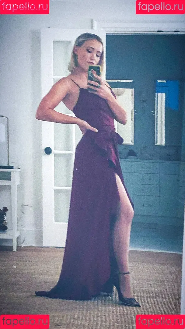 Emily Osment Onlyfans Photo Gallery 