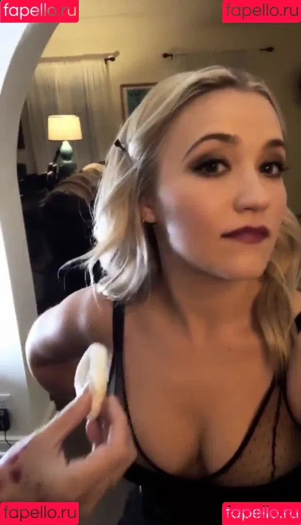 Emily Osment Onlyfans Photo Gallery 