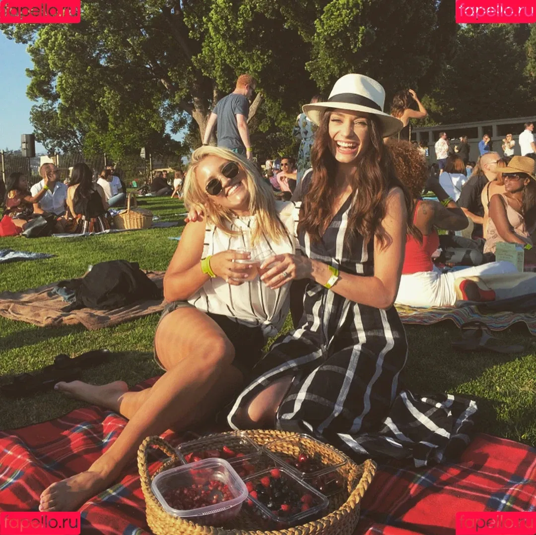 Emily Osment Onlyfans Photo Gallery 