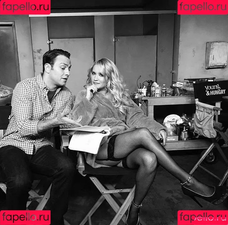 Emily Osment Onlyfans Photo Gallery 
