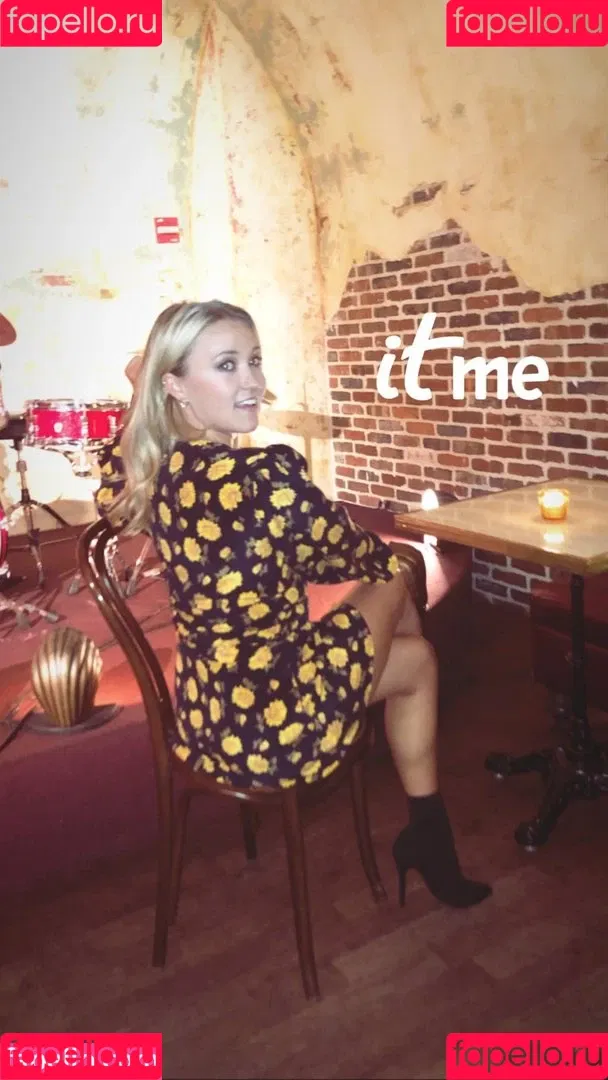 Emily Osment Onlyfans Photo Gallery 