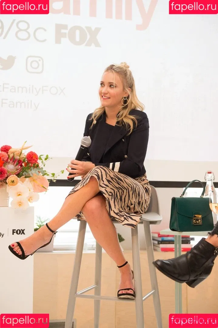 Emily Osment Onlyfans Photo Gallery 