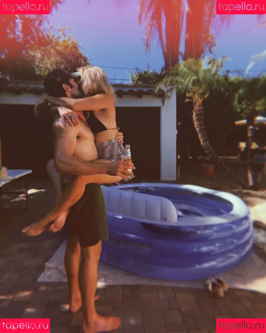 Emily Osment Onlyfans Photo Gallery 